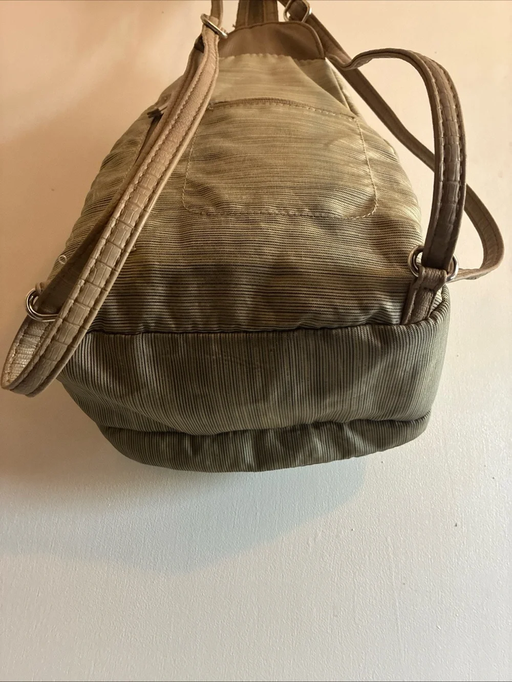 MultiSac-Taupe Bag Backpack Adjustable Straps Multi Pockets Zipper Pockets EUC